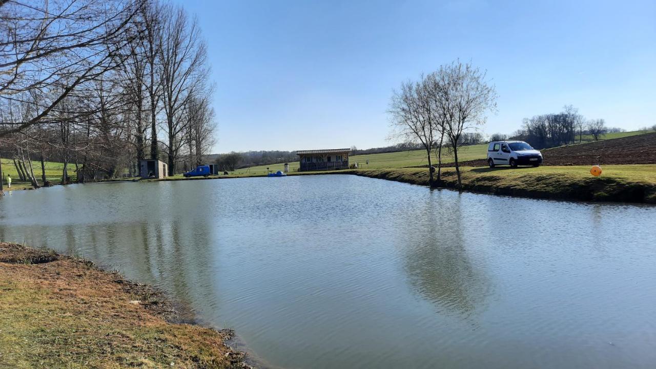 Etang Pre De La Font Hotel Cercles Luaran gambar